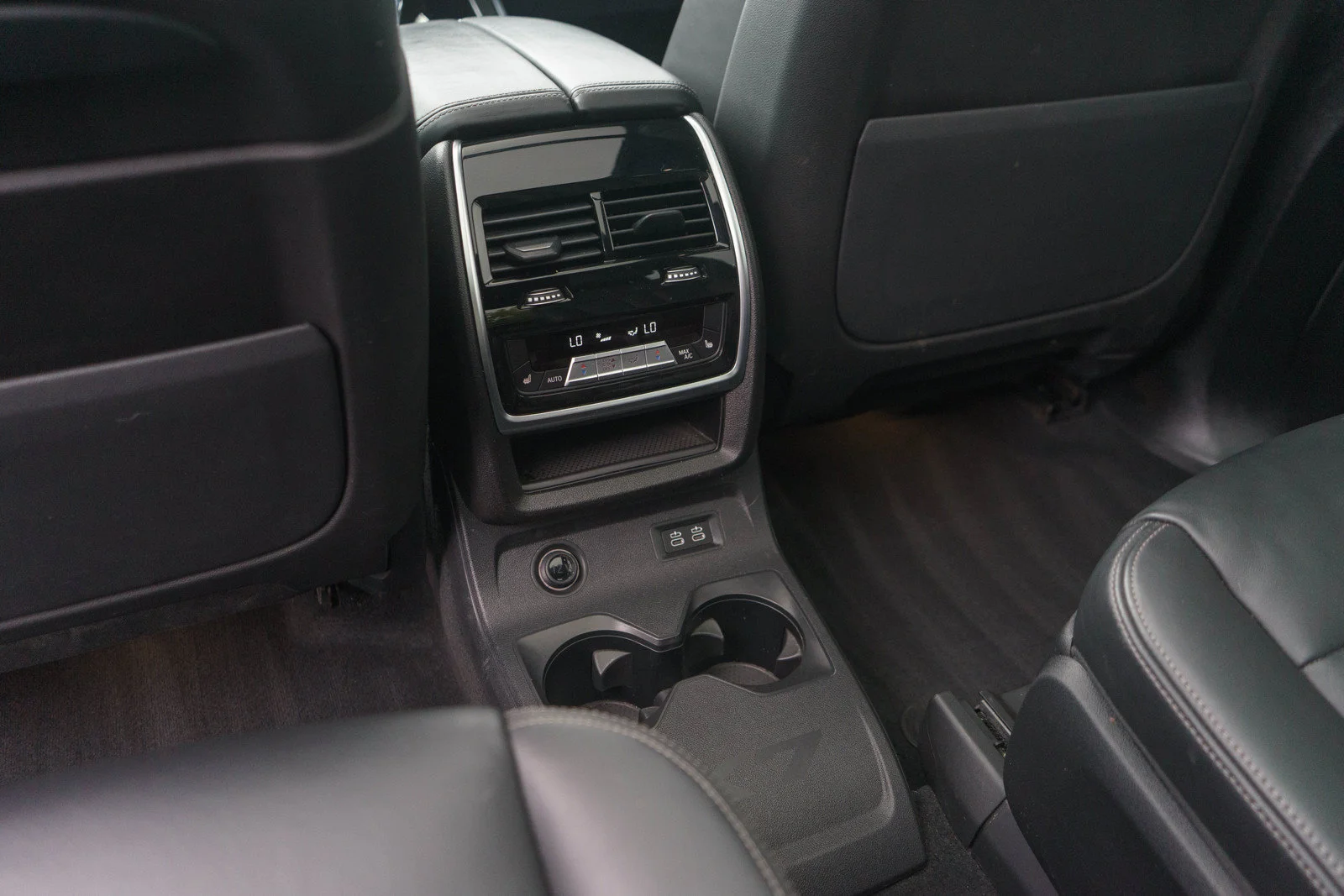 Used 2020 Carbon Black Metallic BMW xDrive40i image 17