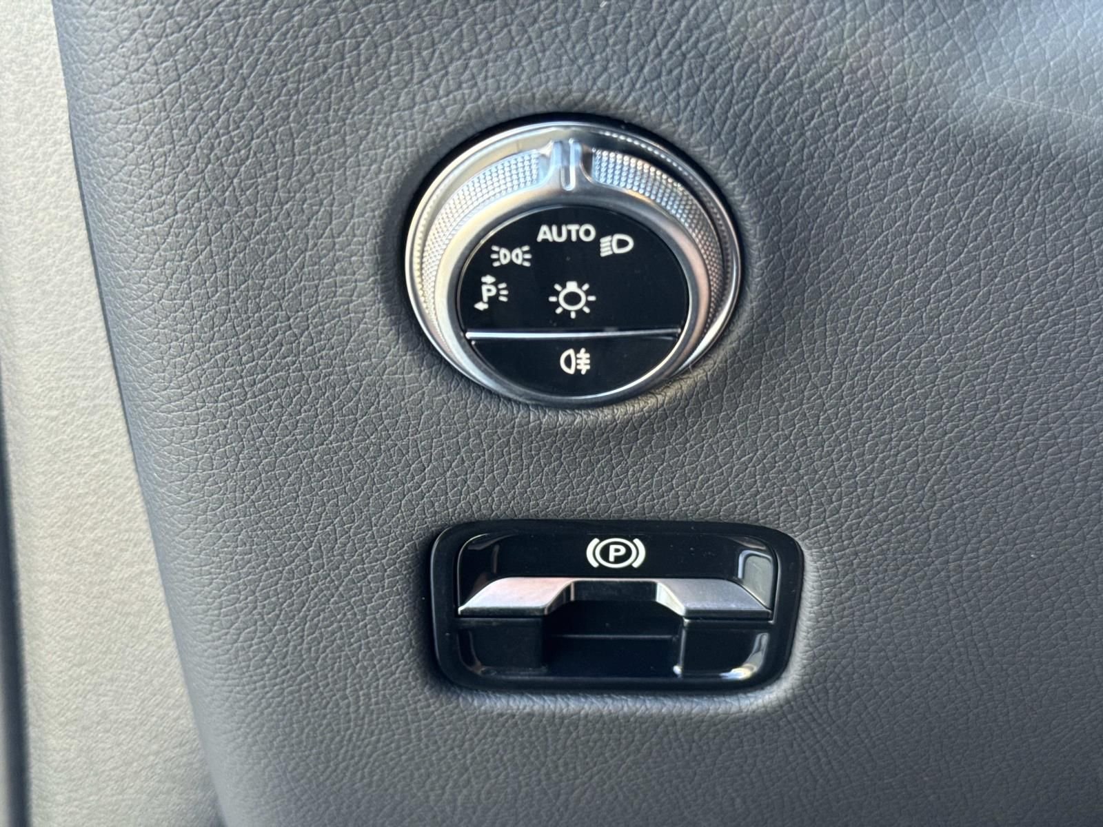 2026 Mercedes-Benz GLC Base - Photo 12