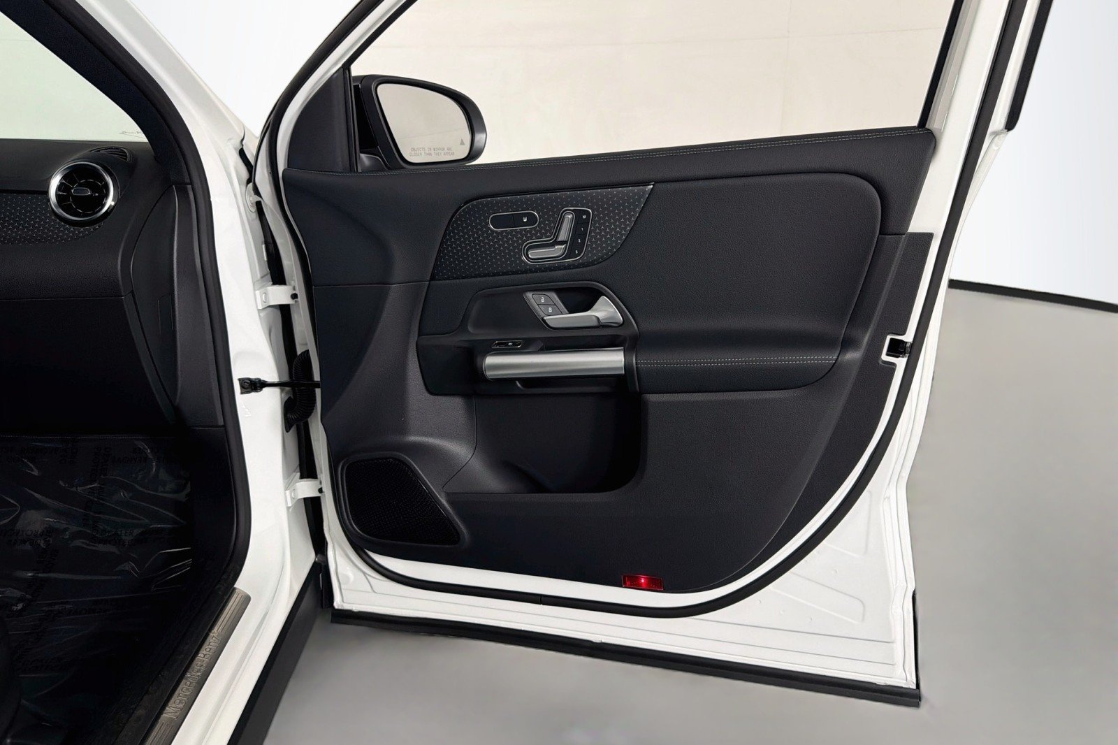 New 2026 Polar White Mercedes-Benz GLA 250 SUV image 23