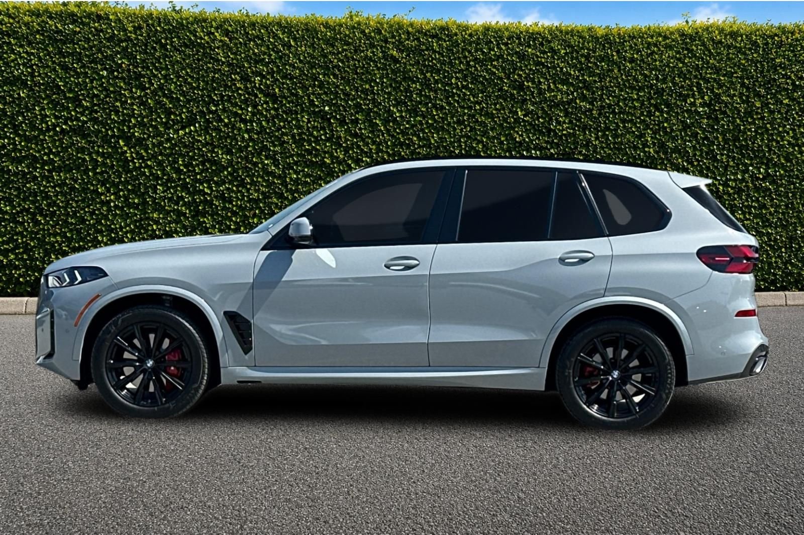 Used 2025 Gray BMW xDrive40i image 7