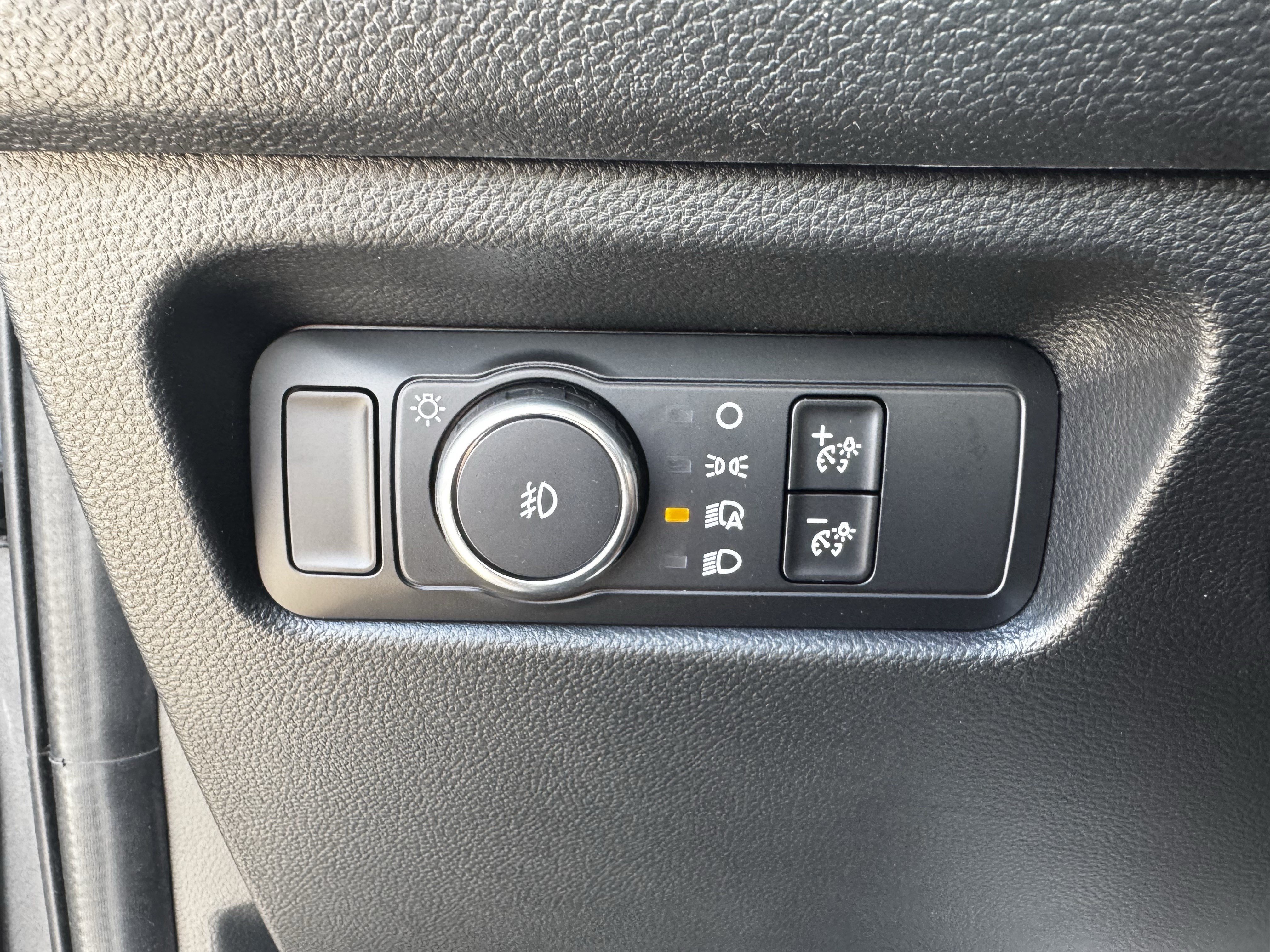 New 2026 Carbonized Gray Metallic Ford XLT image 16