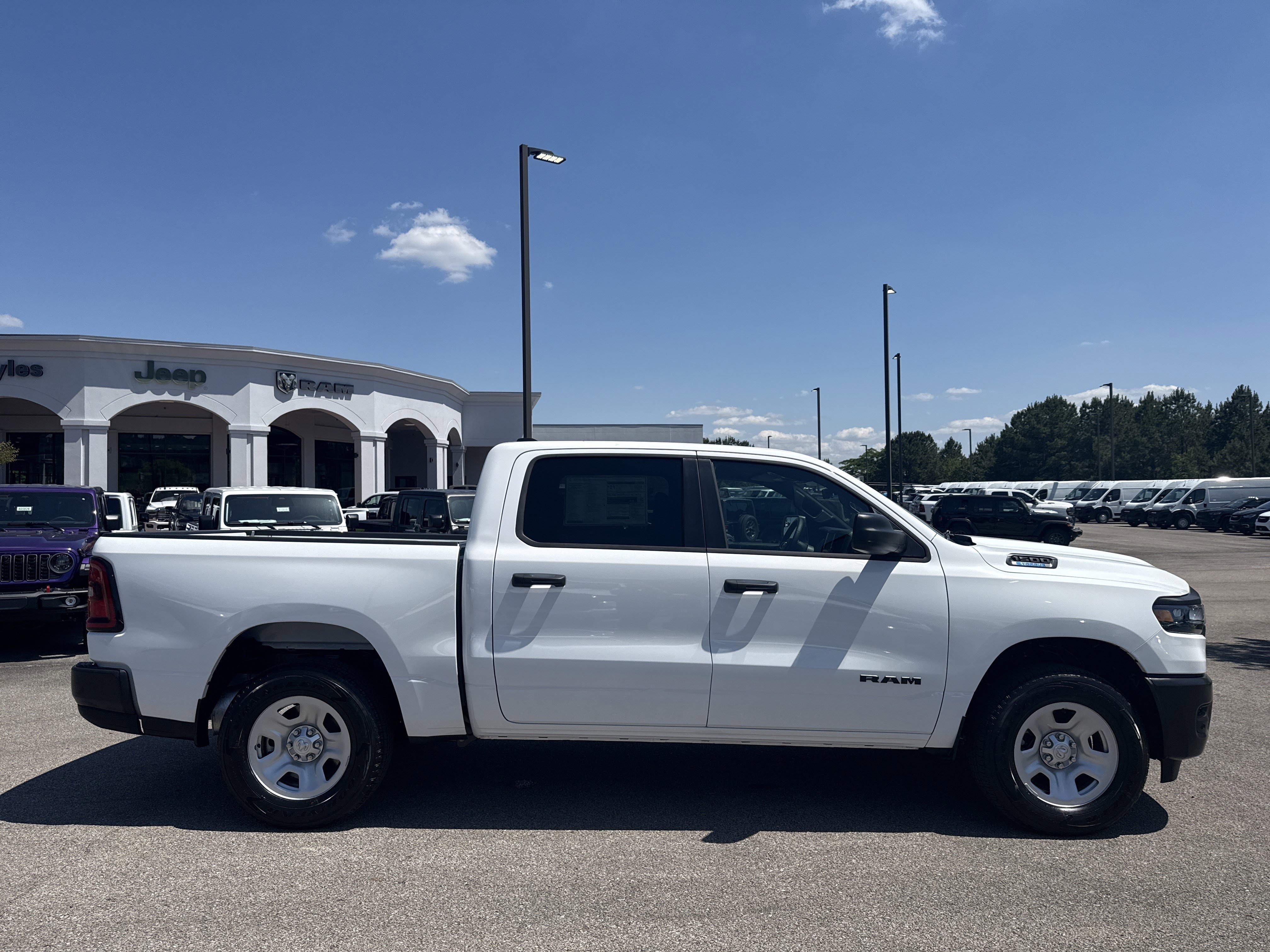 New 2026 Bright White Clear-Coat Exterior Paint RAM Tradesman image 8
