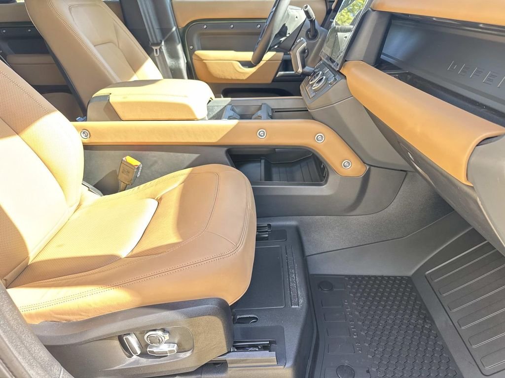 New 2026 Woolstone Green Land Rover S image 7