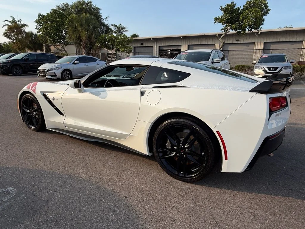 Used 2019 White Chevrolet Stingray image 5