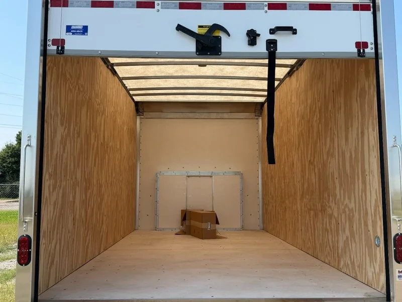New 2026 Oxford White Ford 15-ft Box image 4