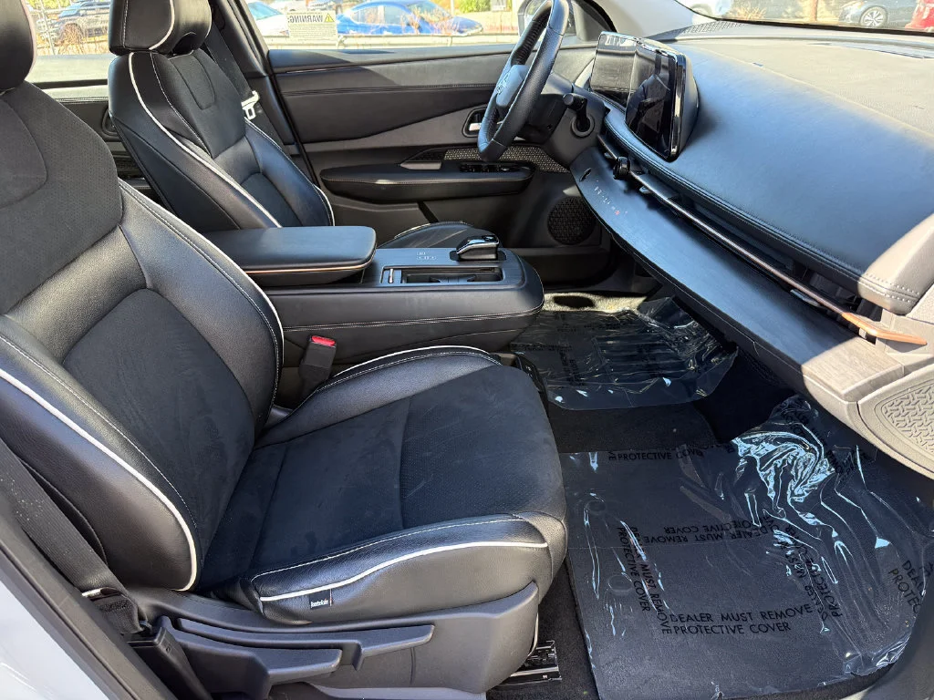 Used 2023  Nissan VENTURE+ image 16