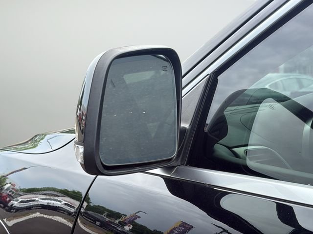 Used 2018 Black Jeep Summit image 10