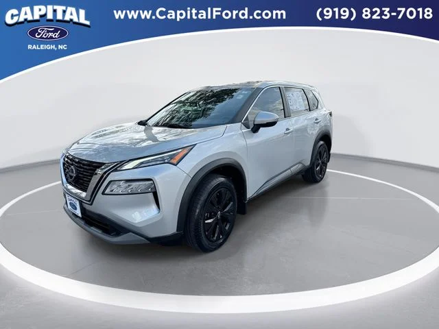 Used 2022 Silver Nissan SV image 4