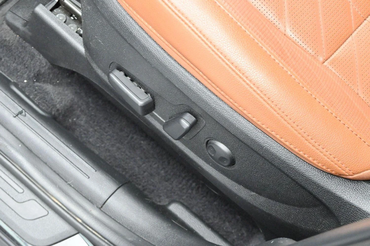 Used 2023 Ebony Black Kia EX X-Line image 13