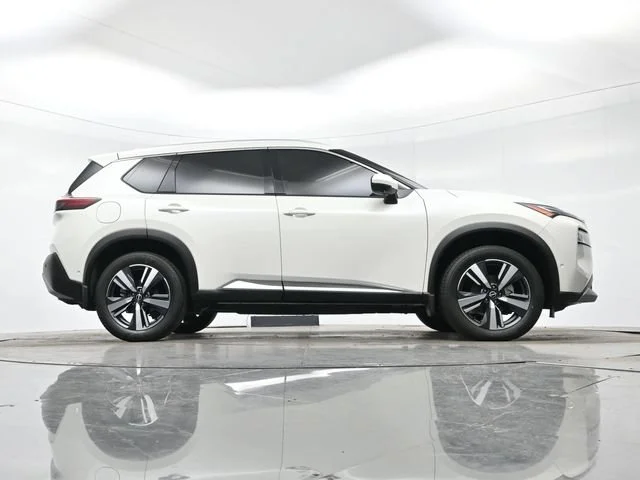 Used 2023 Pearl White Trico Nissan Platinum image 34