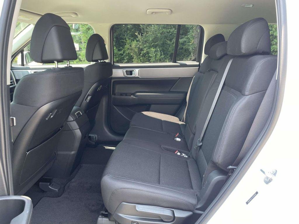 New 2027 White Hyundai SE AWD image 12