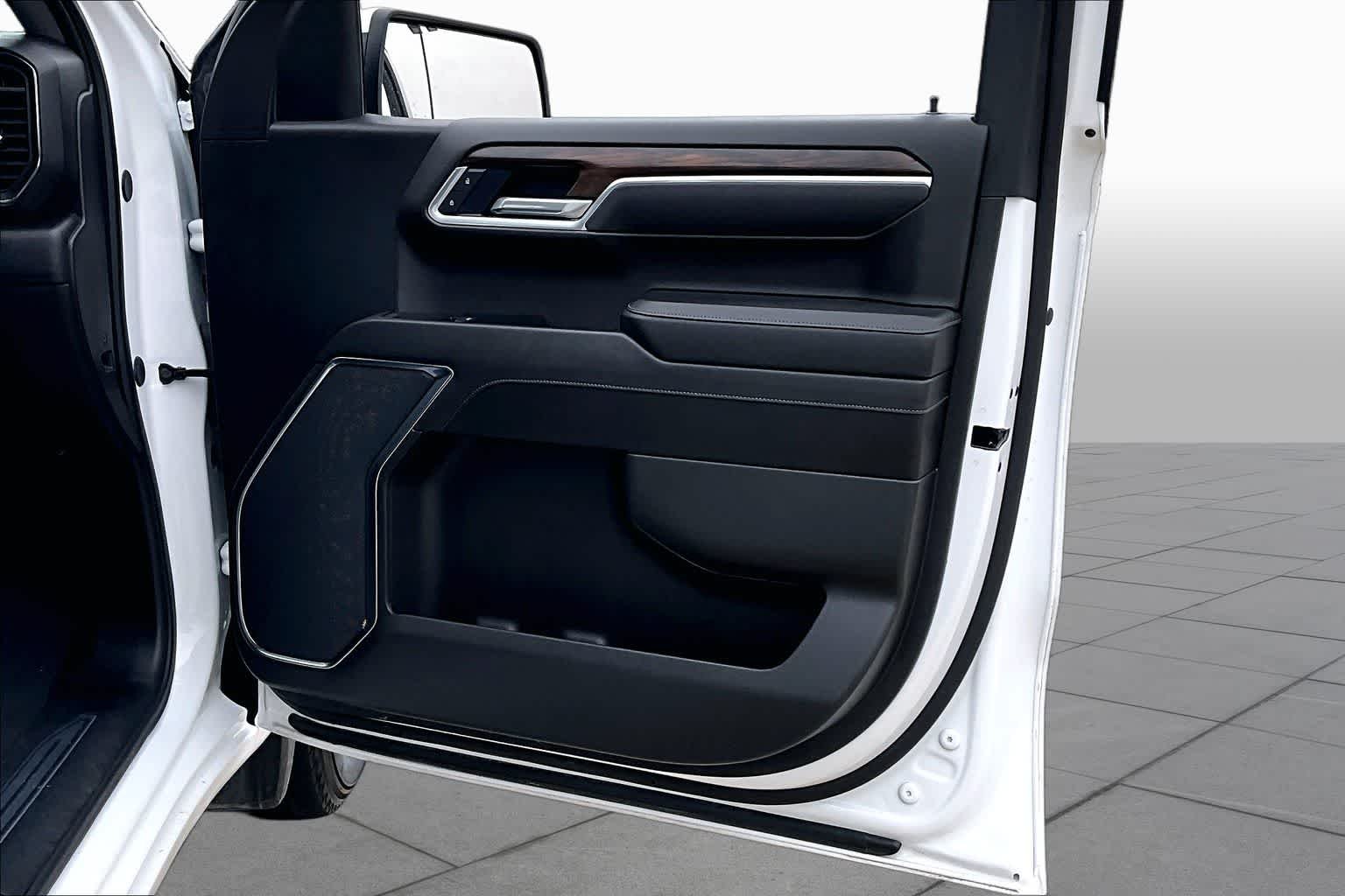 Used 2023 Sterling Metallic GMC AT4X image 23