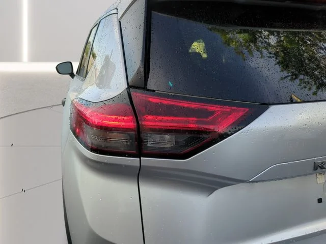 Used 2024 Silver Nissan S image 8
