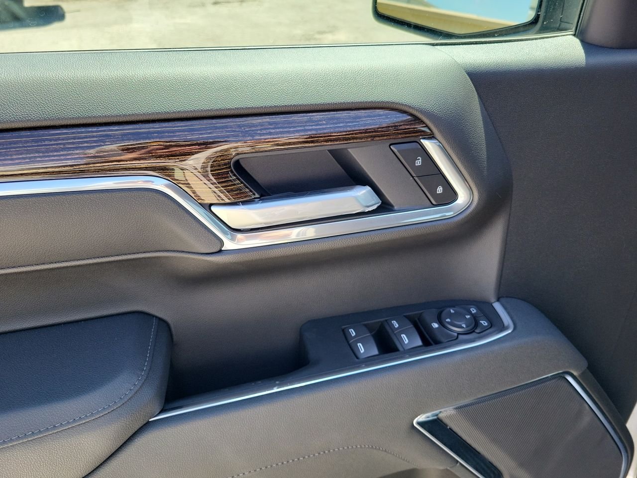 New 2026 Sterling Metallic GMC Elevation image 40