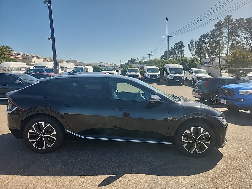 Used 2023 Black Kia Wind image 16
