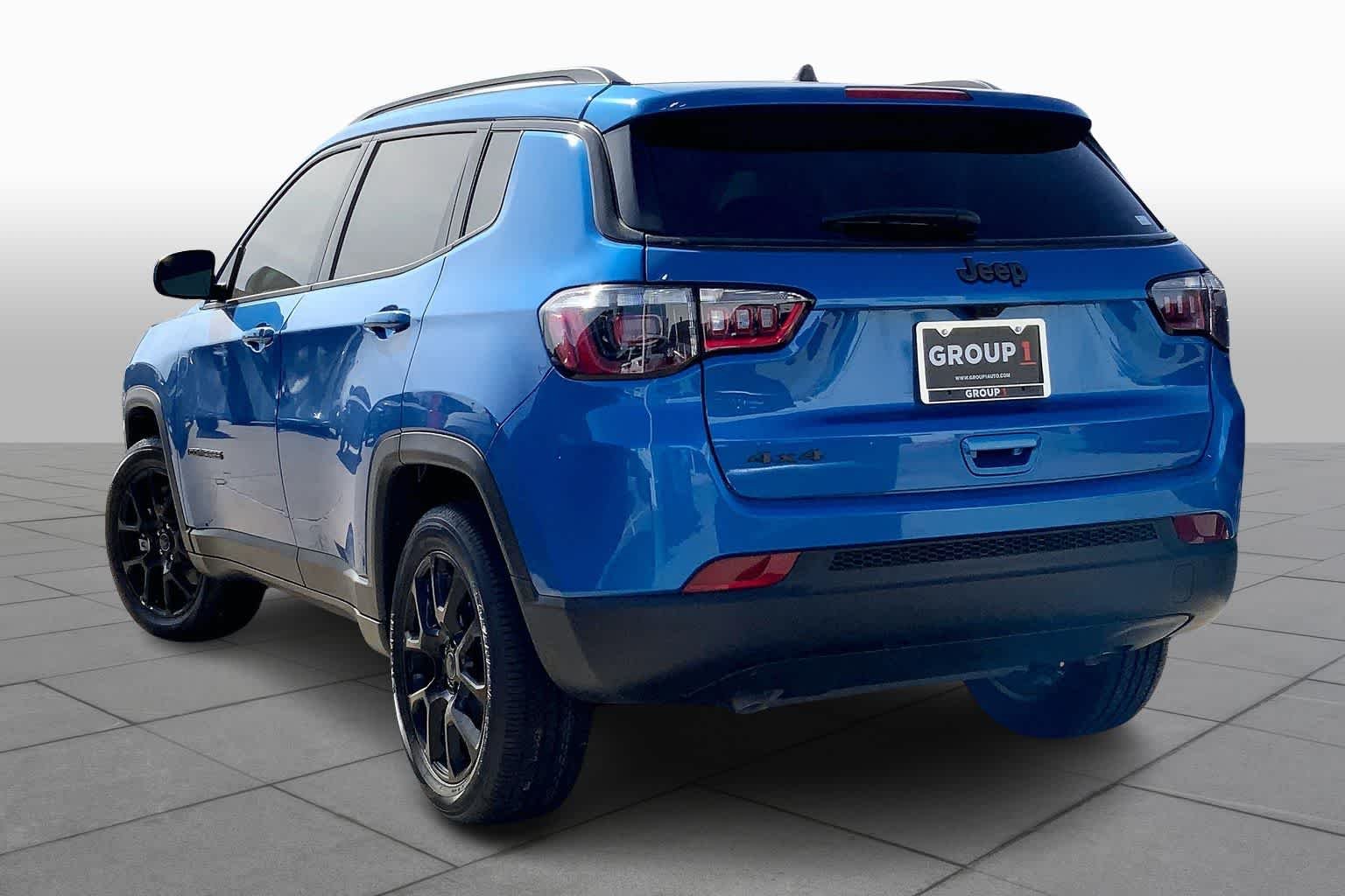 New 2026 Hydro Blue Pearlcoat Jeep Latitude Altitude image 12