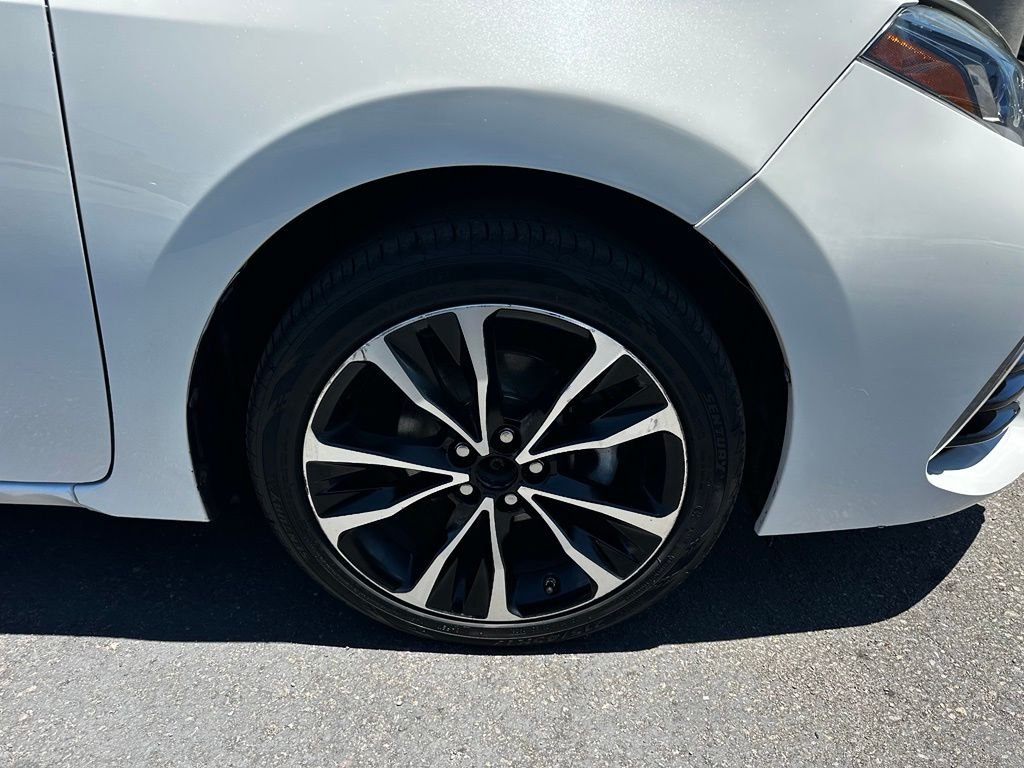 Used 2019 White Toyota SE image 9