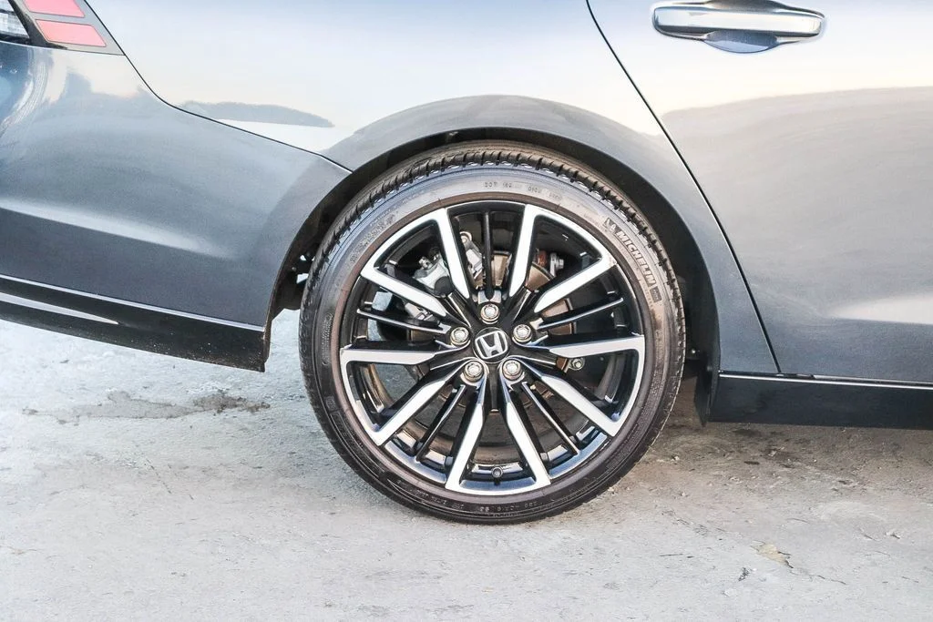 Used 2025  Honda Touring image 12