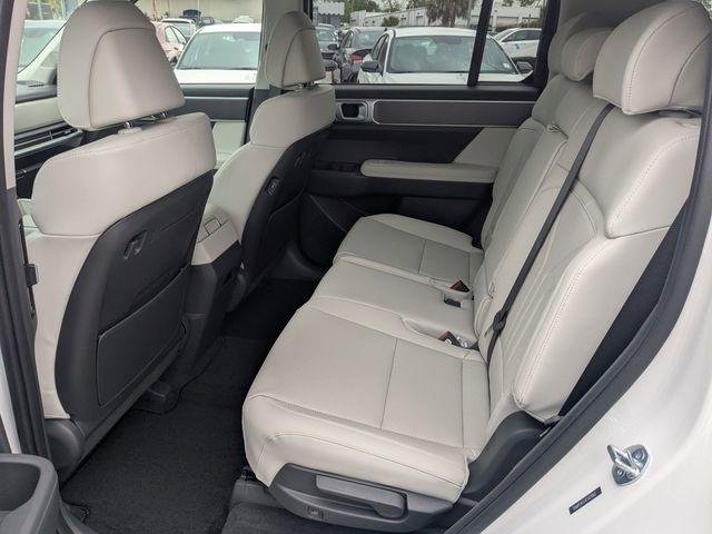 New 2026 White Hyundai SEL FWD image 15