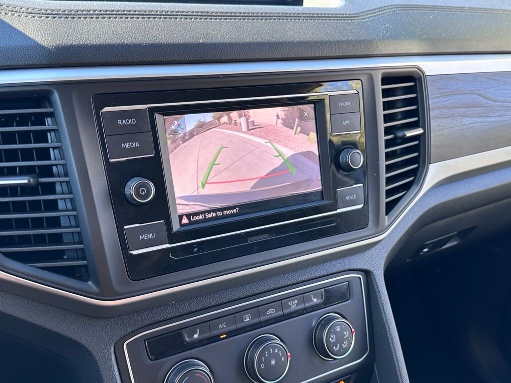 Used 2022 Gray Volkswagen 2.0T SE image 16
