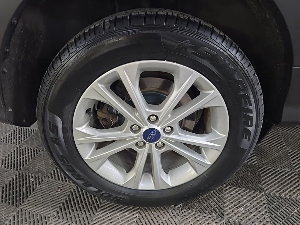 Used 2019 Silver Ford SE image 17