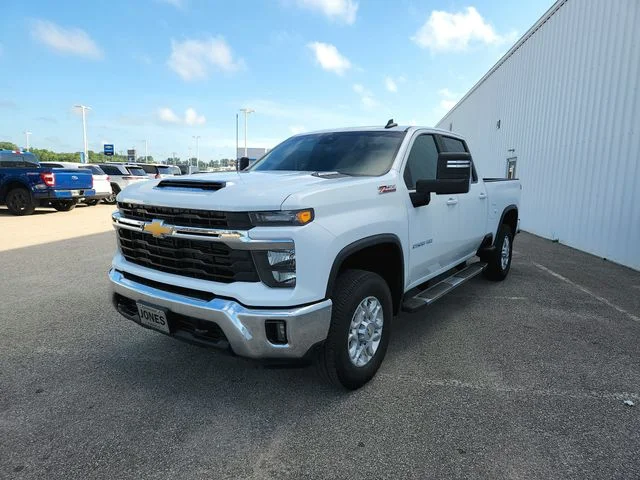 Used 2024 White Chevrolet LT image 5