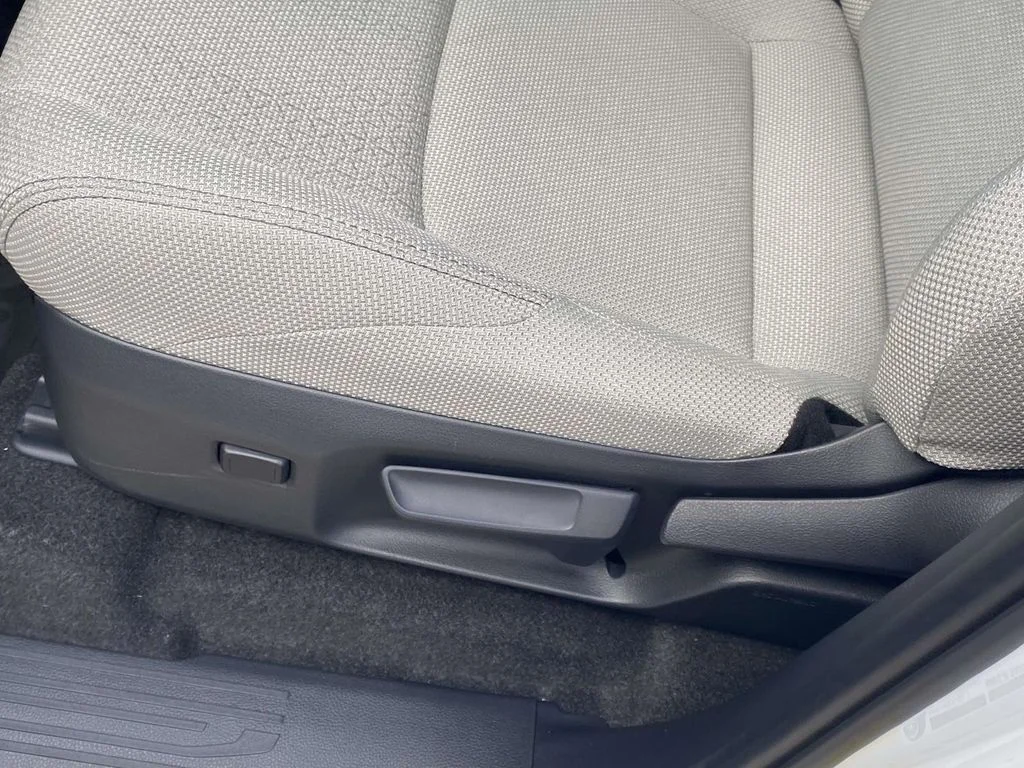 Used 2025 White Toyota SR5 image 21
