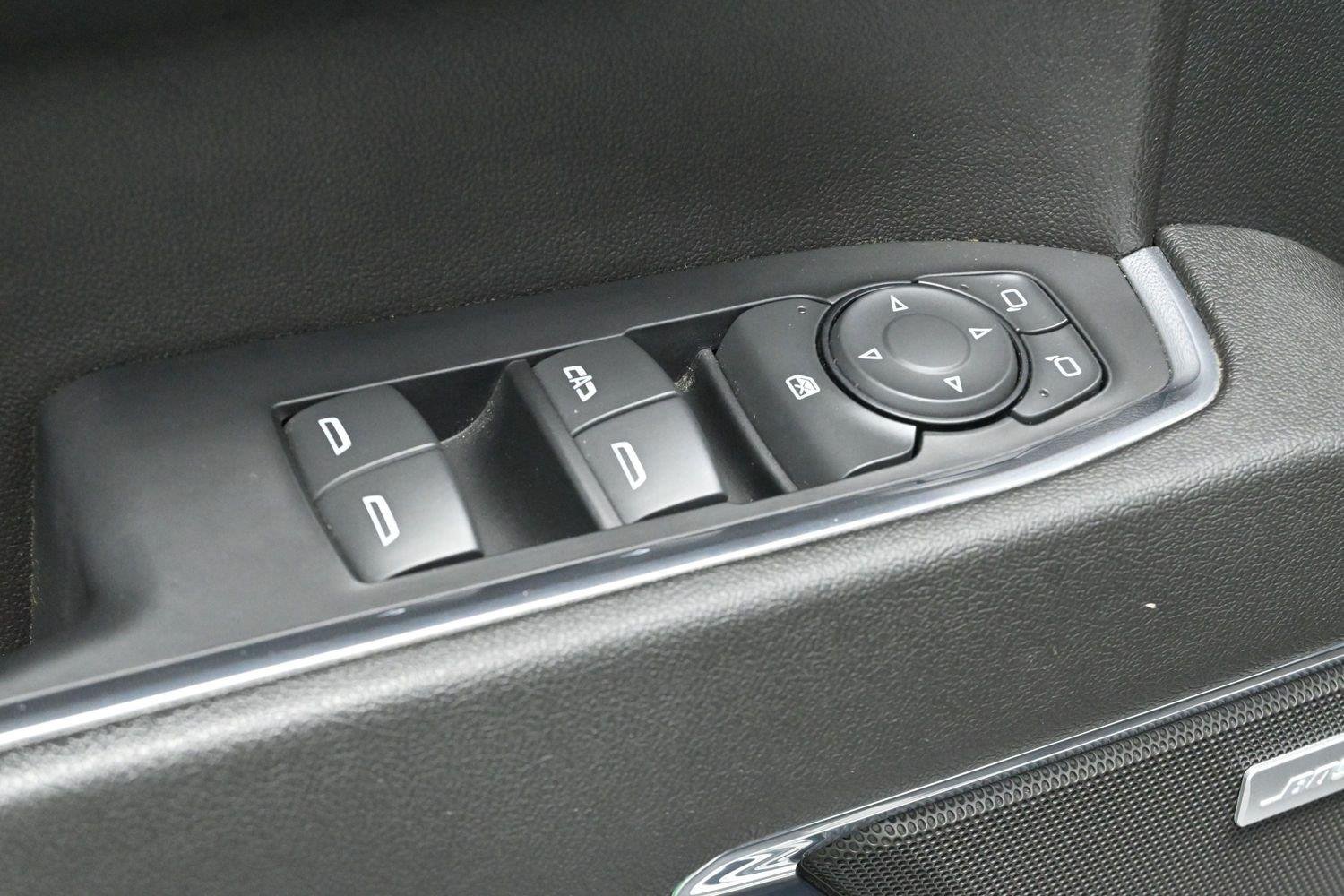 Used 2023 SUMMIT WHITE Chevrolet RST image 28