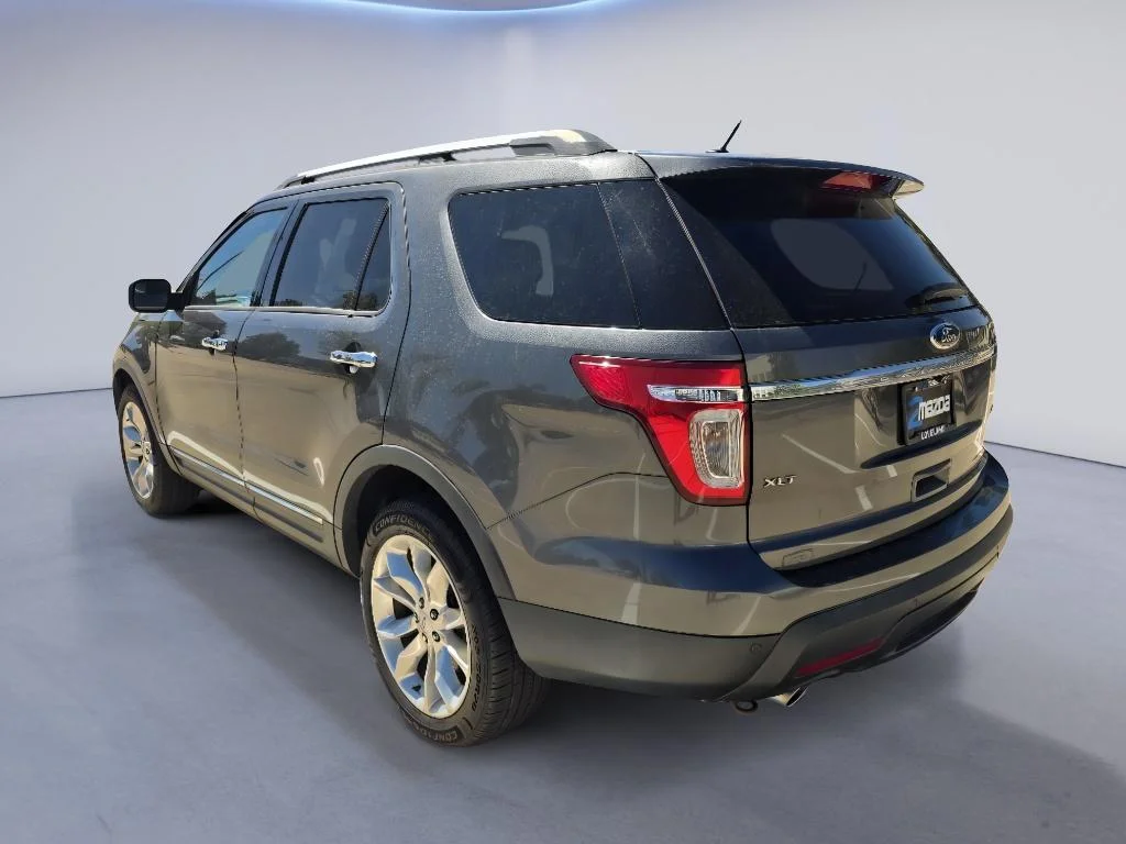 Used 2015 Magnetic Metallic Ford XLT image 3