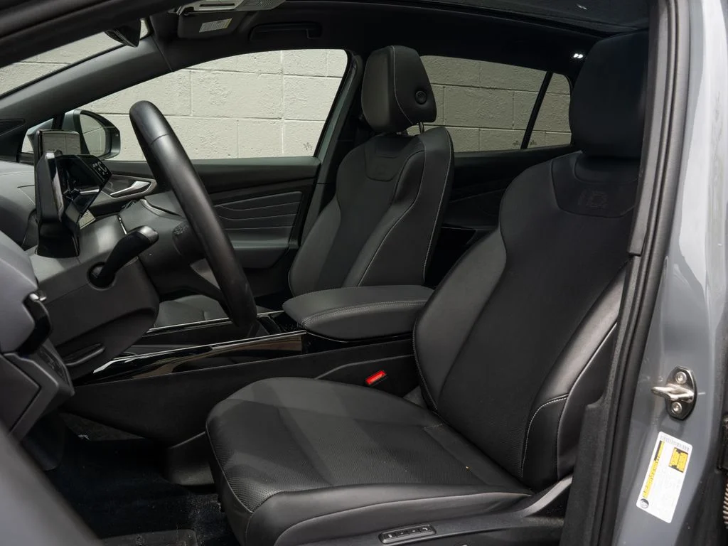 Used 2023  Volkswagen  image 5