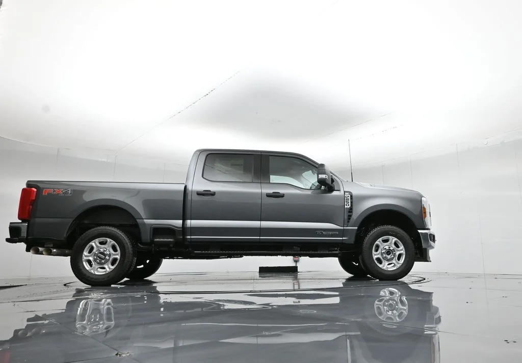New 2026 Carbonized Gray Metallic Ford XLT image 47