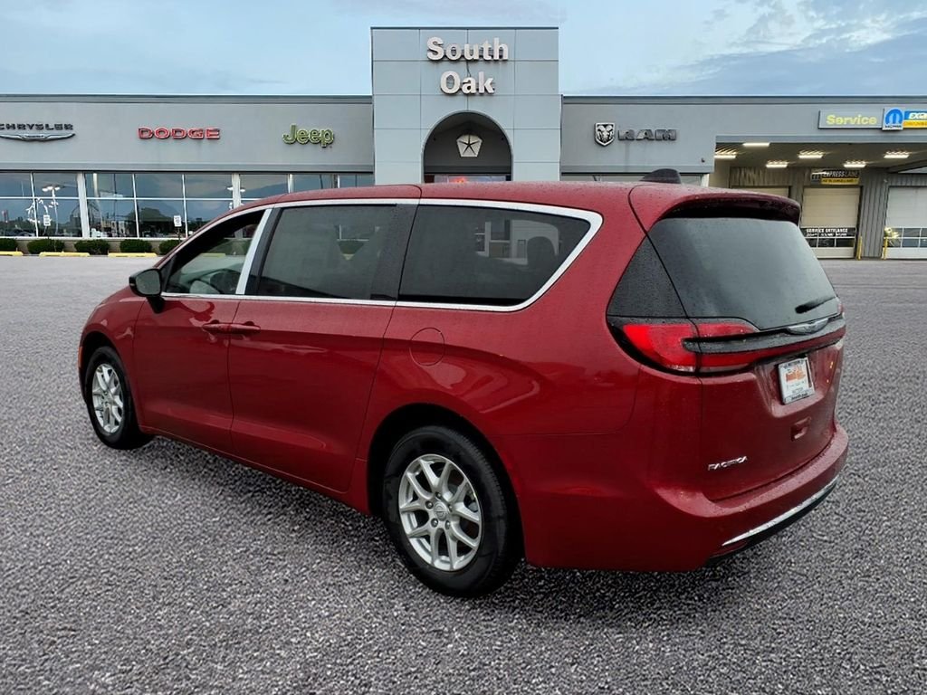New 2026 Red Hot Pearl-Coat Exterior Paint Chrysler Select image 4
