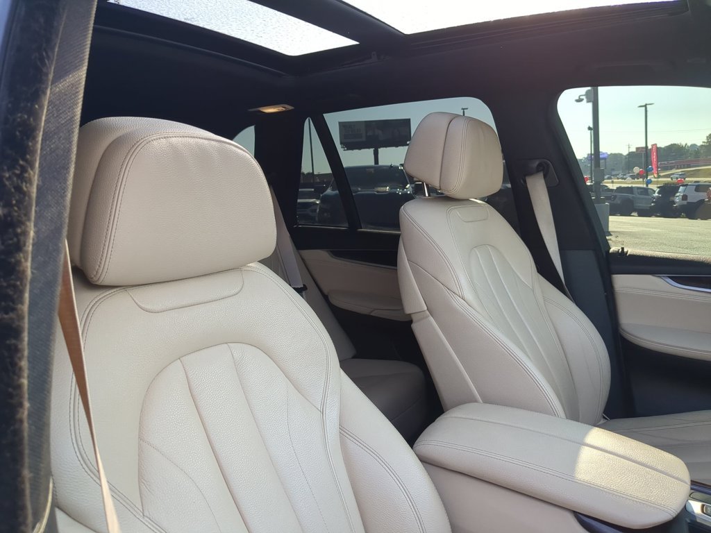 Used 2018 Silver BMW xDrive50i image 28