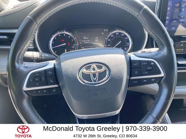 Used 2022 Gray Toyota Platinum image 14