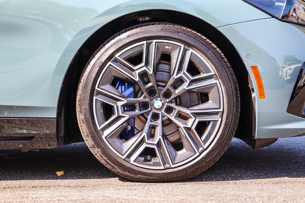 Used 2027 Cape York Green Metallic BMW xDrive40 image 9