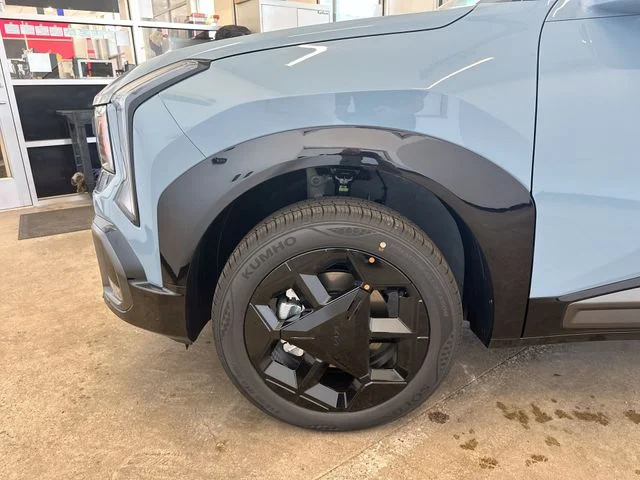 New 2027 Frost Blue / Black Roof Kia X-Line S image 20