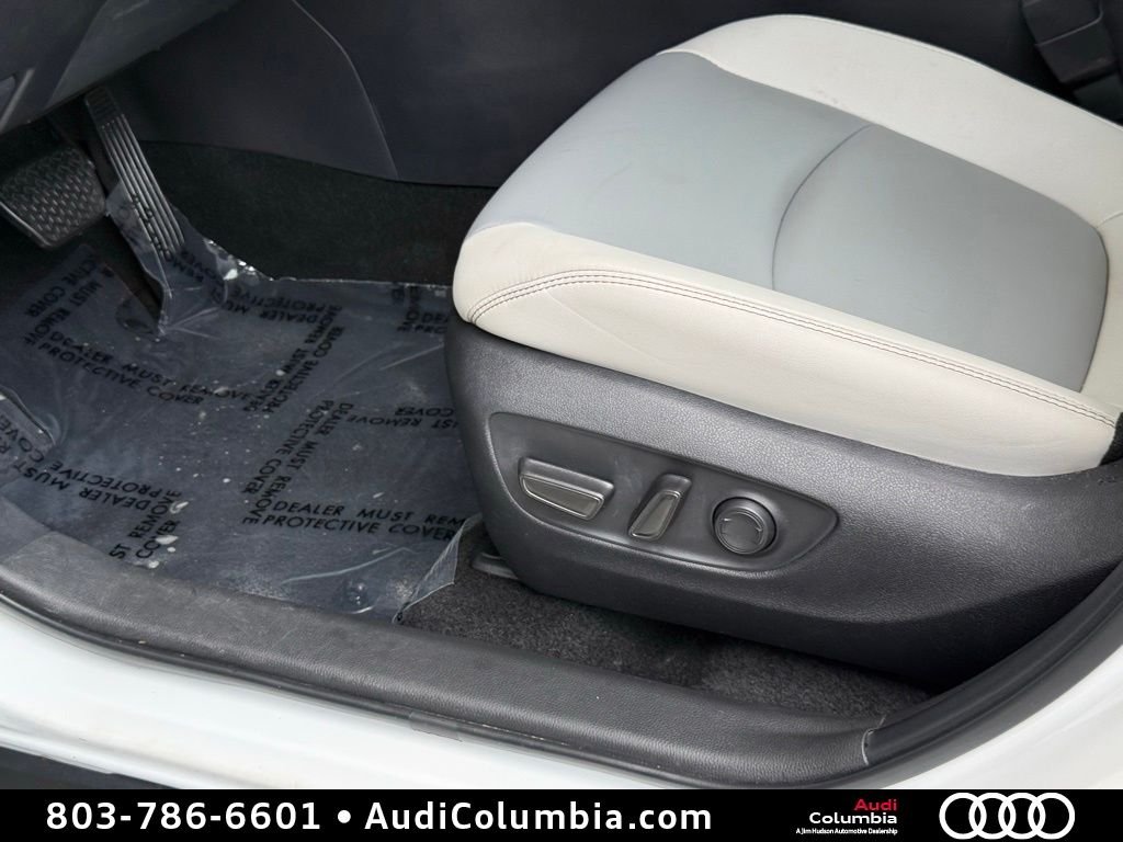 Used 2025 Beige Toyota XLE Premium image 22