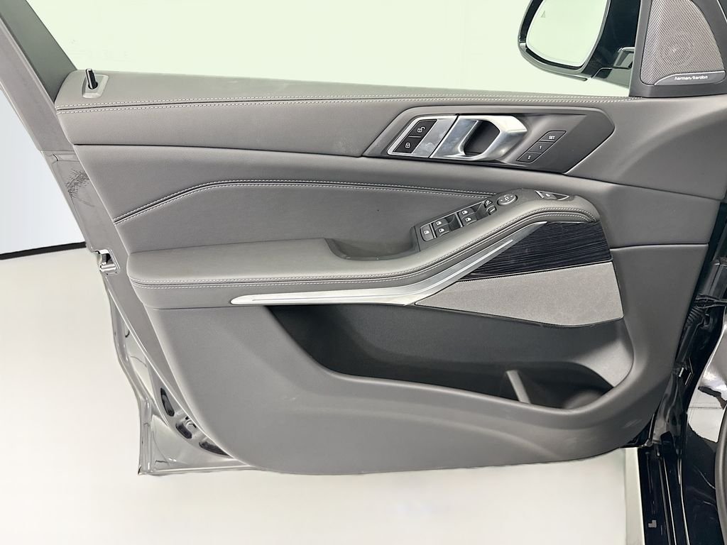 New 2026 Black Sapphire Metallic BMW sDrive40i image 23