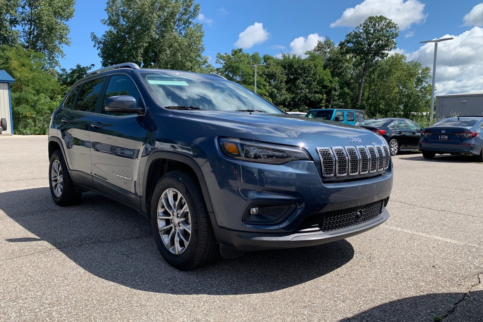 Used 2020 Blue Jeep Latitude Plus image 7