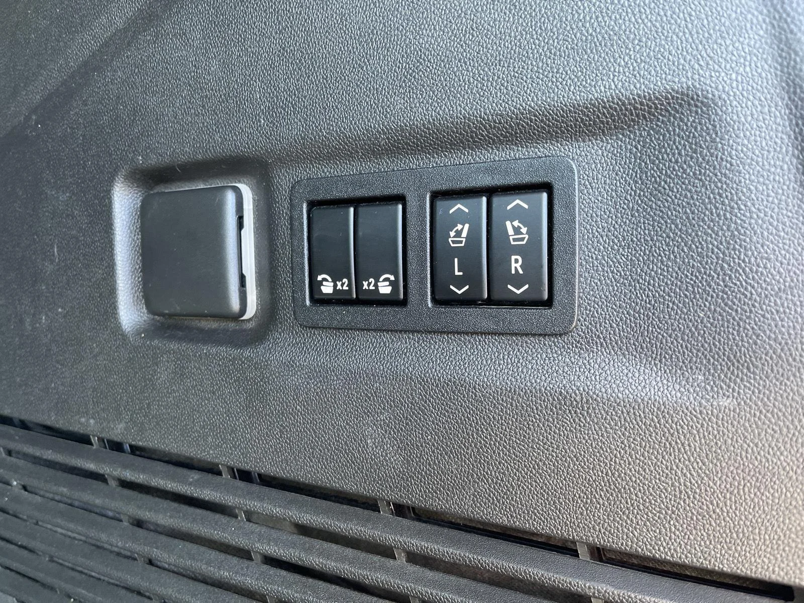 Used 2022 Onyx Black GMC Denali image 46