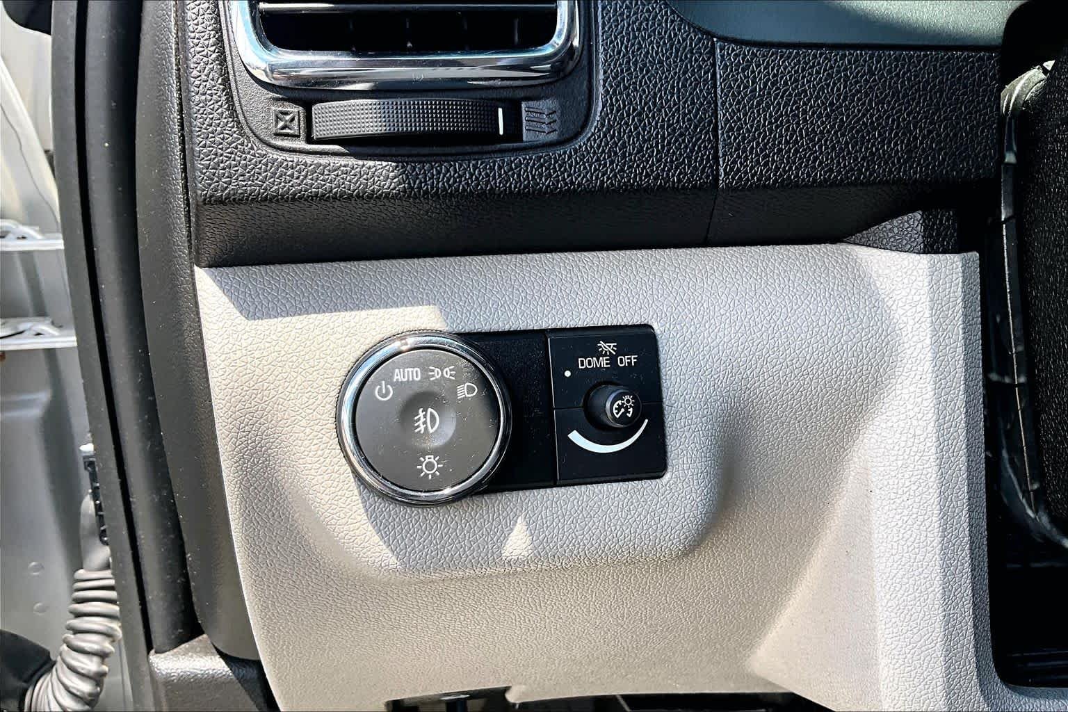Used 2012 Quicksilver Metallic GMC SL image 33
