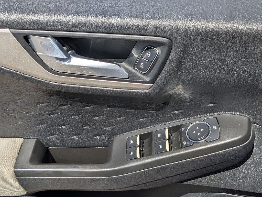 Used 2020 Oxford White Ford SE image 27