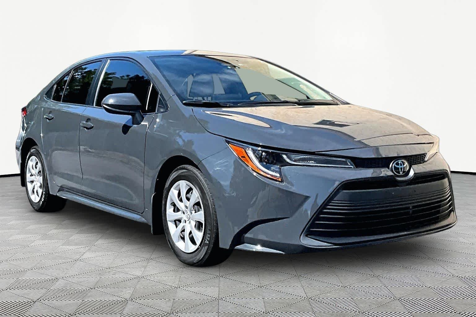 Used 2023 Underground Toyota LE image 3