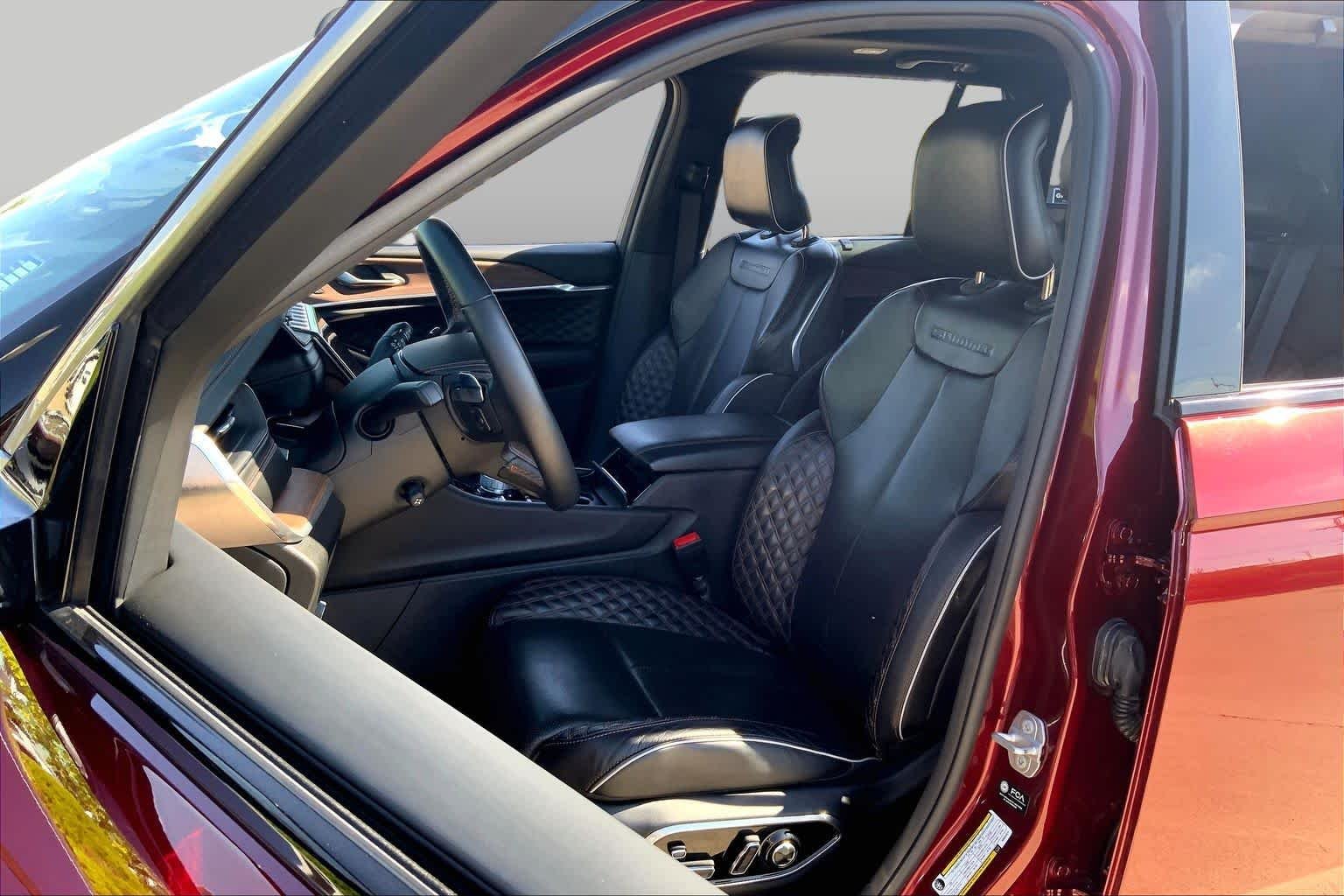 Used 2022 Velvet Red Pearlcoat Jeep Summit image 7