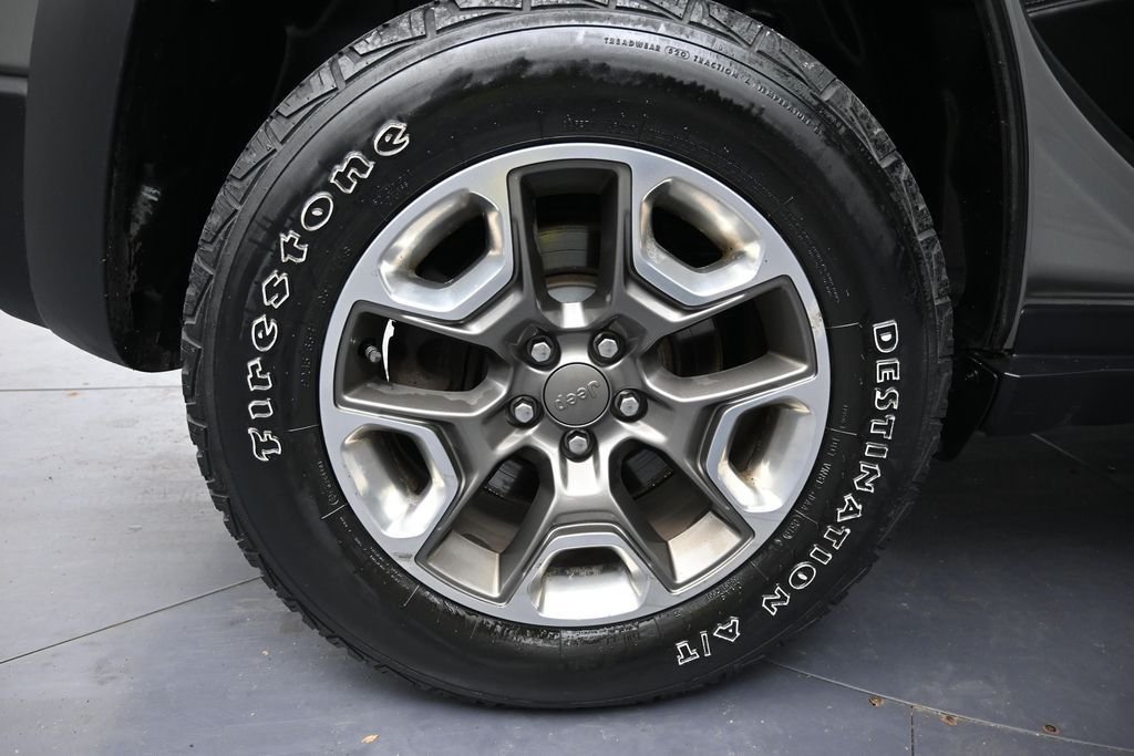 Used 2019 Sting Gray Clearcoat Jeep Trailhawk image 32