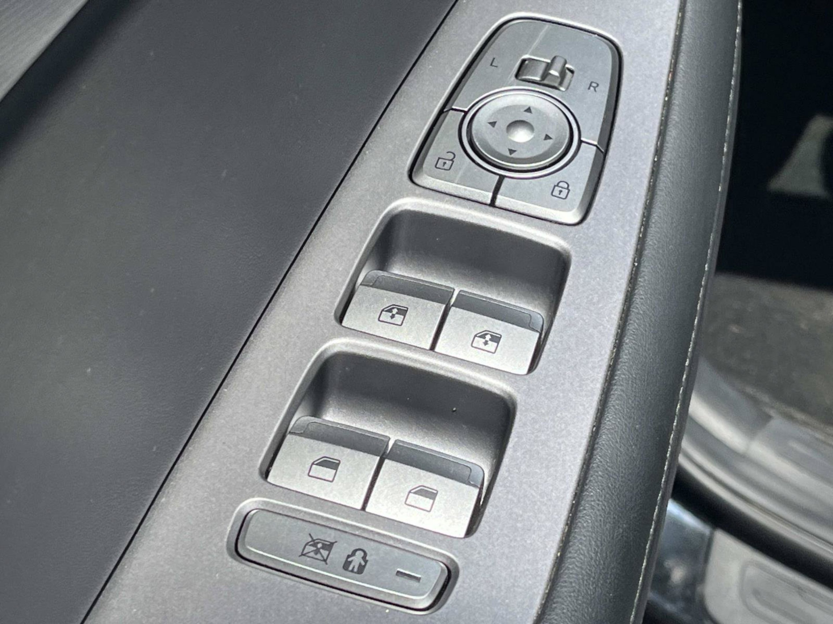 Used 2022 Abyss Black Pearl Hyundai SEL image 33