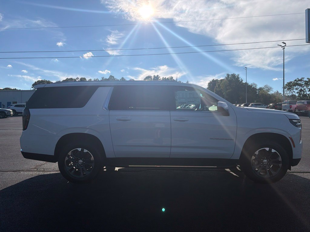 2026 Chevrolet Suburban LT - Photo 9