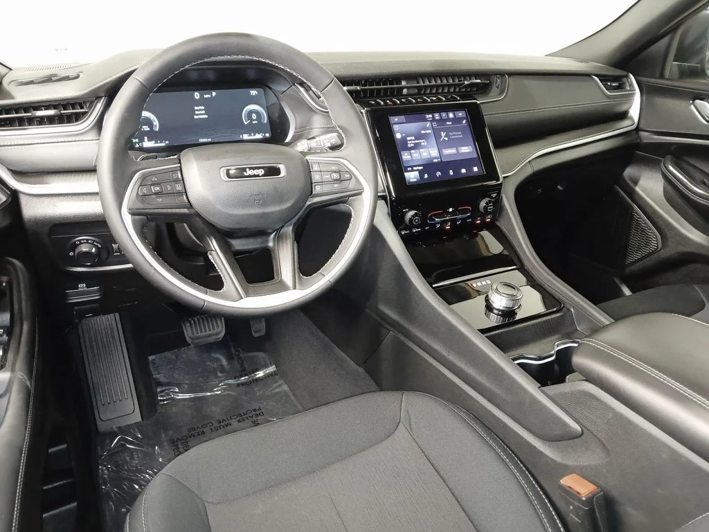 Used 2025 Black Jeep Laredo image 9