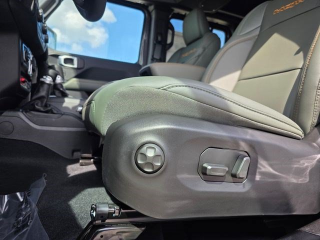 New 2026 Granite Crystal Metallic Clear-Coat Exterior Paint Jeep Mojave X image 23