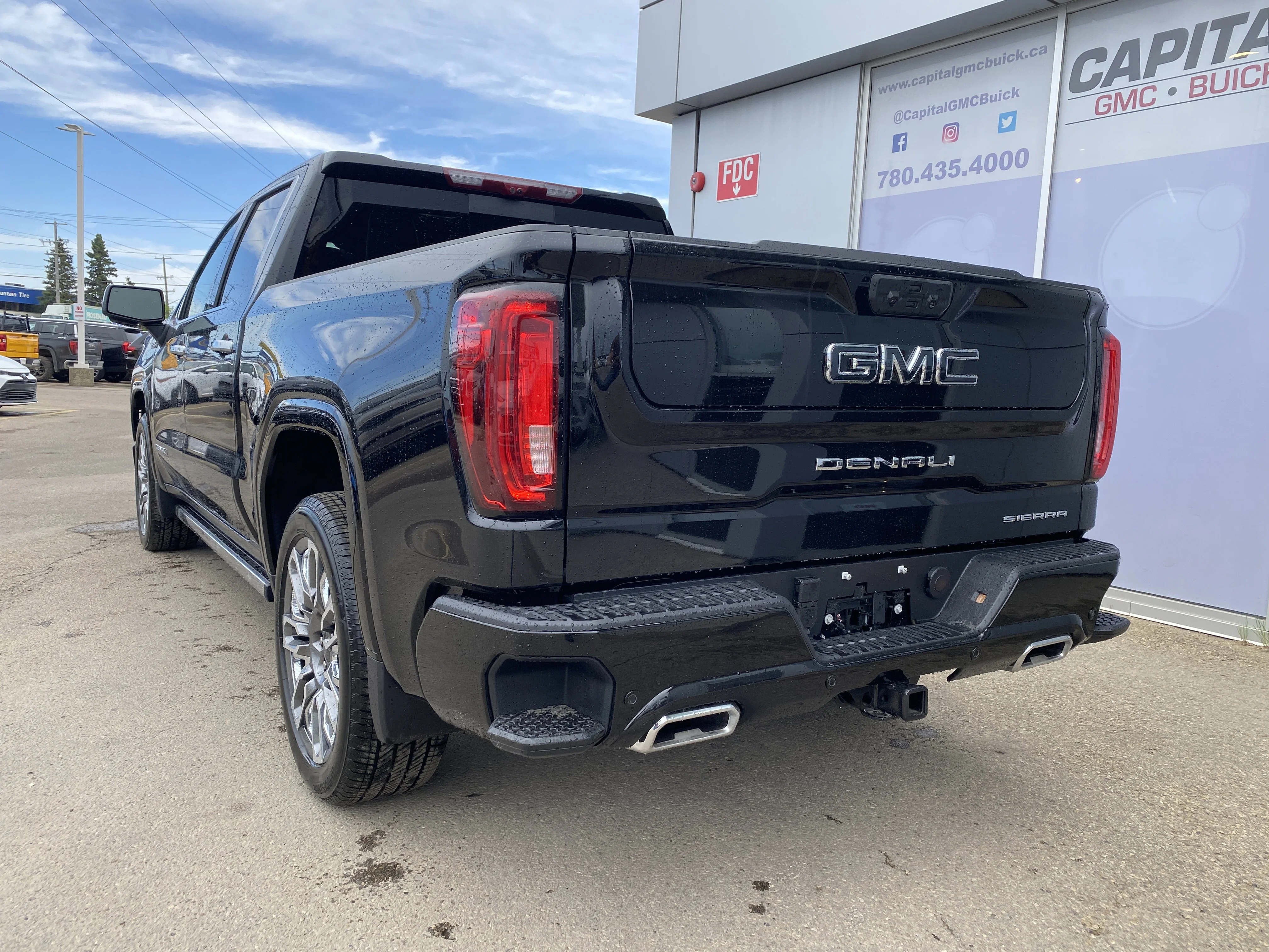 New 2026 ONYX BLACK GMC Denali Ultimate image 4